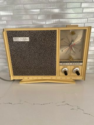Vintage Sears Silvertone Solid State Transistor Clock Radio 105 - 120 Volt