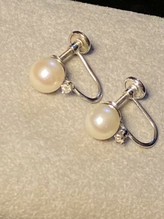 Vintage 14k White Gold 6.  5mm White Cultured Pearl & Diamond Screw Back Earrings