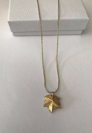 Vintage Signed Trifari Gold Tone Maple Leaf Pendant Necklace 18 "