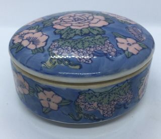Vintage Chinese Blue And White Porcelain Round Glazed Trinket Box 4 In Wide