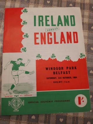 Vintage 1964 Ireland V England.  Official Souvenir Programme.  Windsor Park Oct.  3