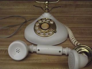 VINTAGE ROTARY TELEPHONE.  ONYX TELEPHONE CO.  model: pillow talk.  1978.  it 3