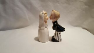 Vintage Napco Bride Groom Kissing Salt And Pepper Shakers