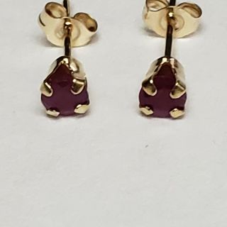 Vintage Solid 14k Gold Natural 3.  5 Mm Natural Ruby Stud Earrings
