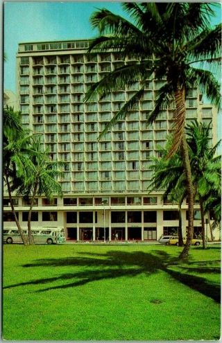 Vintage 1970s Honolulu Hawaii Postcard Outrigger East Hotel Waikiki Beach Chrome