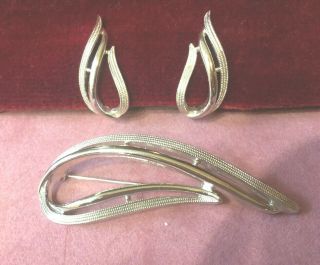 Vintage Sarah Coventry Set Earrings And Brooch Silver Texured Metal