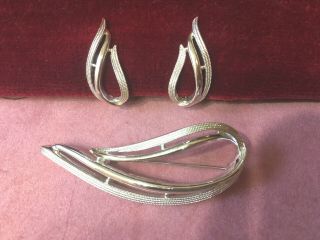 Vintage Sarah Coventry Set Earrings and Brooch Silver Texured Metal 3