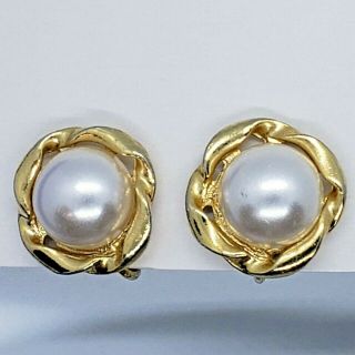 Vintage White Faux Pearl Cabochon Flower Gold Tone Clip On Earrings