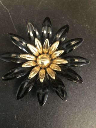 Vtg Sarah Coventry Black And Gold Tone Flower Brooch