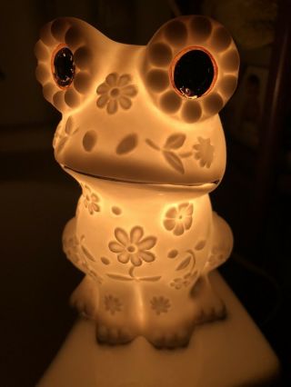 Vintage Frog Porcelain Figurine Made In Japan White With 3d Flowers Nightlight