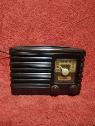 Vintage Small Bakelite Am Radio Sentinel Model 309 W