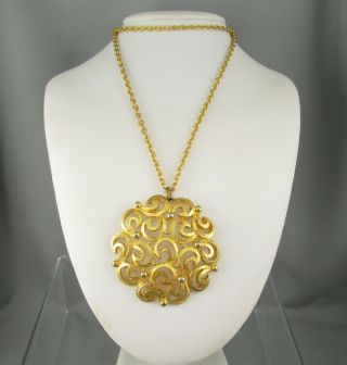 Vintage Unsigned Chunky Gold Tone Medallion Style Pendant Necklace 4447