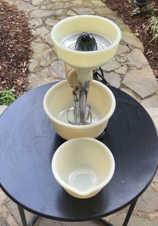 Vintage Hamilton Beach Model D Mixer With Juicer,  Large & Small Mixing Bowl