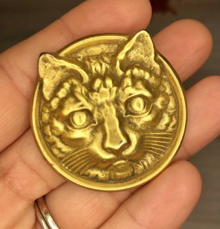 Vintage Gold Toned Cat Brooch Pin With Detailed Face Round Halloween Cat Lover