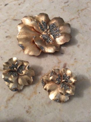 Vintage Crown Trifari Brushed Gold Flower Pin And Earring Set