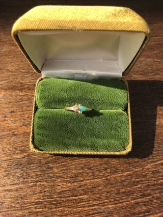 Vintage 10k Yellow Gold Ring W Green Stone And Small Diamonds Sz 5