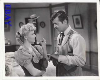 Lana Turner Shows Clark Gable A Ring Honky Tonk Vintage Photo