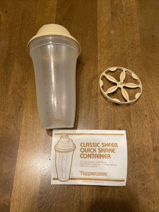 Tupperware Vintage Quick Shake 16 Oz Shaker/ Mixer Blender Harvest Gold Lid