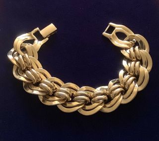 Vintage Well Made Good Quality Gold Tone Chunky Bracelet Signed Napier C1980’s