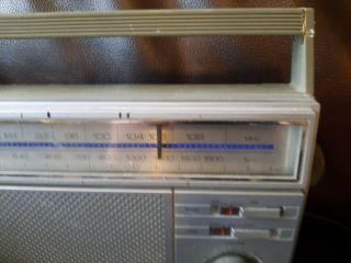 Vintage Radio Shack Realistic Portable Model 12 - 717 AM/FM. 3