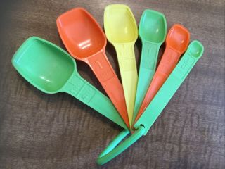 Vintage Tupperware Multicolored 6 Nesting Measuring Spoons D - Ring Green Orange
