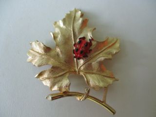 Vintage Sarah Coventry Large Gold Tone Leaf / Red Ladybug Pin Brooch