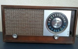 Vintage Mid Century Zenith Am/fm Tube Radio Wood Cabinet X323