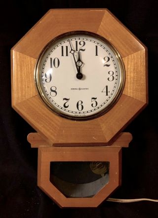 Vintage General Electric Wall Clock W/pendulum - Made In Ashland Massachusetts