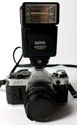 Canon Ae - 1 Camera With Riffen 52mm Sky 1 - A Lens And Sunpak Aouto30dx Thyristor F