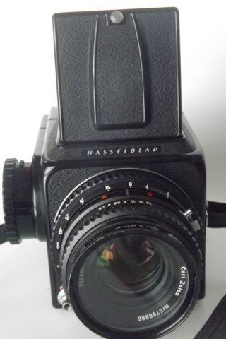Black Hasselblad 500C/M with Zeiss Planar 1:2.  8 f 80 mm and A 12 Back - 