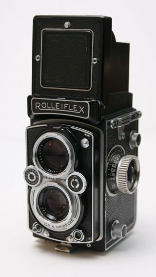 Rolleiflex 3.  5 Twin Lens Reflex 75mm Carl Zeiss Tessar Lens