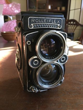 Rolleiflex 2.  8 F Carl Zeiss Planar - Serviced - Ex -