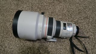 Canon EF 200mm f1.  8 L Ultrasonic with Hard Case 2