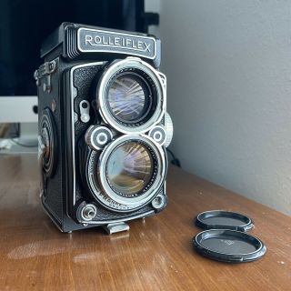 Rolleiflex 2.  8c Tlr Film Camera Schneider - Kreuznach Xenotar 1:2.  8/80 W/ Lens Cap