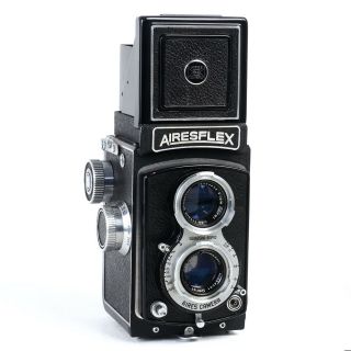 ^ Airesflex Tlr Medium Format 6x6 Camera W/ Coral 7.  5cm 75mm F3.  5 Lens