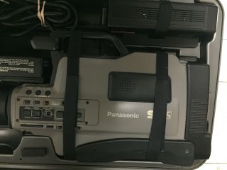 Panasonic AG - 455P Pro Line S - VHS Movie Camera - Case,  Charger,  AC,  12V - Complete 3