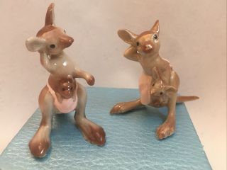 Set Of 2 Vintage Hagen Renaker Mama Baby Kangaroos Joeys Pink Apron Figurines