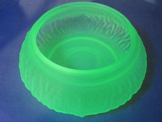 Vintage L.  E.  Smith Co.  Green Uranium Satin Glass Powder Dresser Jar - No Lid