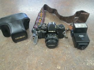 Minolta X - 570 Camera With Vivitar Auto Thyristor 2800.  D Flash,  Case And Vantage