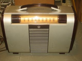 Vintage RCA Portable Tube Radio 8BX6 - 2