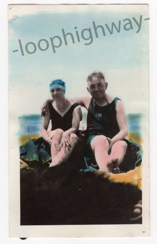 Crazy / Bad Hand Tint Job On Beach Couple - Vtg Old 1920s Colored Snapshot Photo