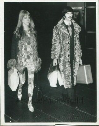 Ringo Starr With Wife Maureen In Fur Coats Vintage Music Photo The Beatles