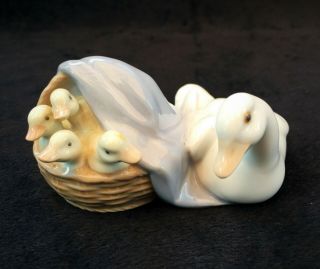 Vintage Lladro " Mother Duck And Ducklings In A Basket " 4895 Figurine