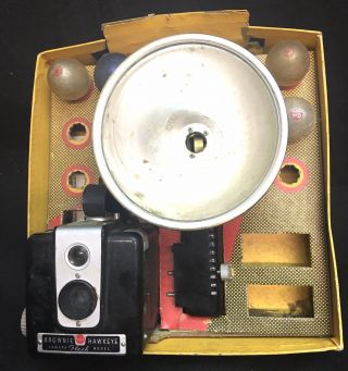 Vintage Kodak Brownie Hawkeye Flash Model Box Camera With Flash & Bulbs