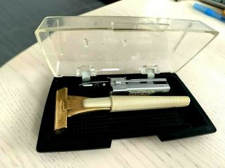 Schick Injector Safety Razor W/loader Blades And Case Ivory Tone Ribbed Handle