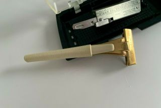 Schick Injector safety razor W/Loader blades and case ivory tone ribbed handle 3