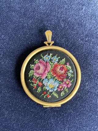 Vintage Avon Costume Gold Tone Needle Point Floral Compact/locket