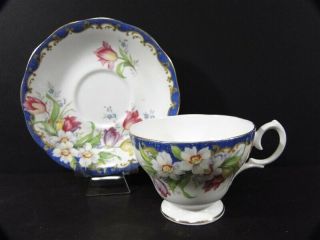 Vintage Queen Anne Fine Bone China England 5540 Tea Cup & Saucer Set