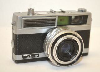 Petri Hi - Lite Chrome Camera With 2.  8 45mm Petri Color Corrected Lens