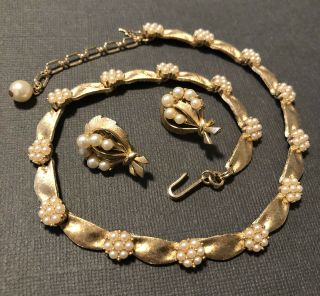 Vintage Crown Trifari Choker Necklace Brushed Gold Tone Pearl Flowers Earrings 3
